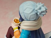 「ゆるキャン△ 志摩リン 1/8 プレミアムぬーどるストッパーフィギュア」カレーめんの具材が細かく造形されている。