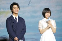 左から醍醐虎汰朗、森七菜。