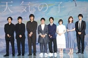 左からRADWIMPSの武田祐介・桑原彰・野田洋次郎、新海誠監督、醍醐虎汰朗、森七菜、本田翼、川村元気プロデューサー。