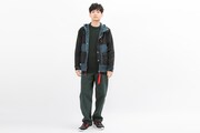 「緑谷出久モデル マウンテンパーカー」「緑谷出久モデル スニーカー」着用イメージ