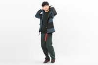 「緑谷出久モデル マウンテンパーカー」「緑谷出久モデル スニーカー」着用イメージ