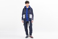 「轟焦凍モデル マウンテンパーカー」「轟焦凍モデル スニーカー」着用イメージ