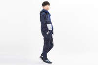 「轟焦凍モデル マウンテンパーカー」「轟焦凍モデル スニーカー」着用イメージ