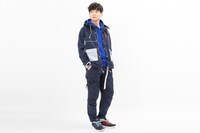 「轟焦凍モデル マウンテンパーカー」「轟焦凍モデル スニーカー」着用イメージ