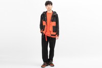 「爆豪勝己モデル マウンテンパーカー」「爆豪勝己モデル スニーカー」着用イメージ