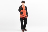 「爆豪勝己モデル マウンテンパーカー」「爆豪勝己モデル スニーカー」着用イメージ