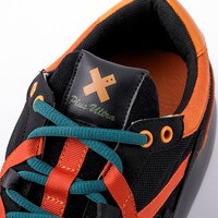 「爆豪勝己モデル スニーカー」シュータン