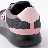 「麗日お茶子モデル スニーカー」