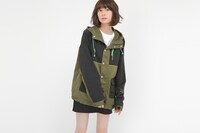 「蛙吹梅雨モデル マウンテンパーカー」着用イメージ