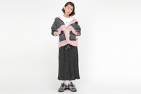 「麗日お茶子モデル マウンテンパーカー」「麗日お茶子モデル スニーカー」着用イメージ