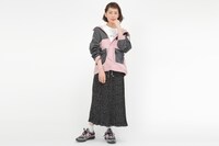 「麗日お茶子モデル マウンテンパーカー」「麗日お茶子モデル スニーカー」着用イメージ