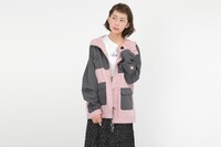 「麗日お茶子モデル マウンテンパーカー」着用イメージ