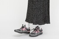 「麗日お茶子モデル スニーカー」着用イメージ