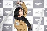 宇垣美里のフォトセッションの様子。