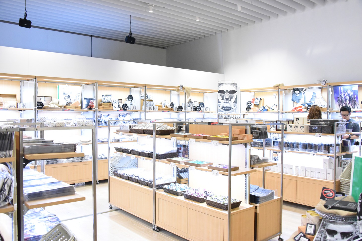 「リーブス商会 ロッポンギ直営店」の様子。