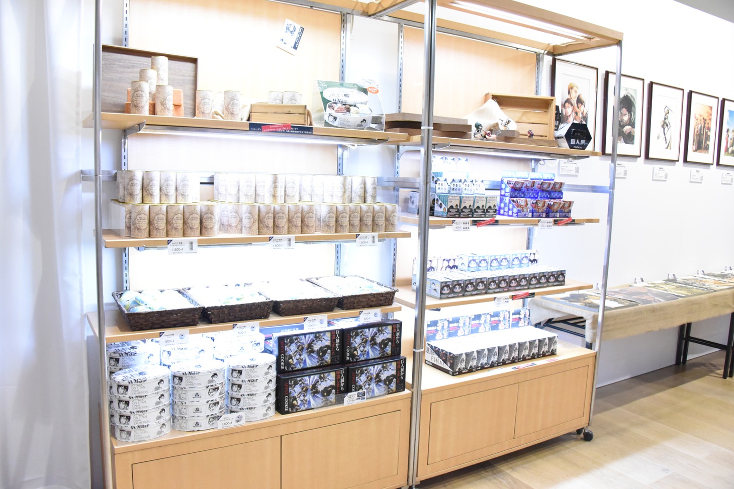 「リーブス商会 ロッポンギ直営店」の様子。