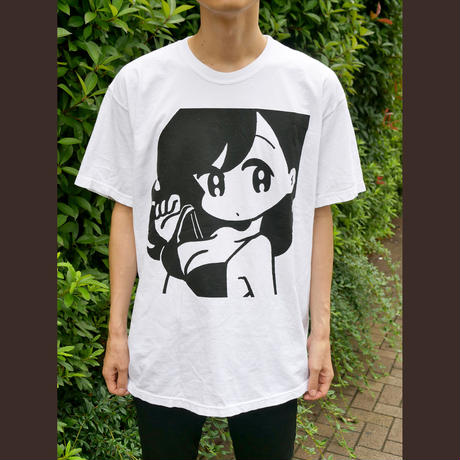 「conix cover girl T-shirt "Face"」の着用画像。モデルは身長176cm、着用サイズはL。