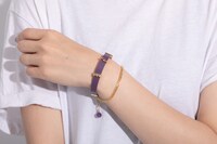 玄奘三蔵モデルのブレスレットの使用イメージ。