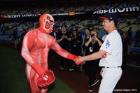 前田健太投手と巨人くん。