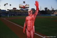 巨人くんの始球式の様子。