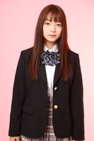 村田寛奈扮する西崎麻美。