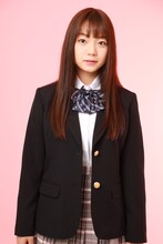村田寛奈扮する西崎麻美。
