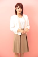 山内鈴蘭扮する井野真々子。