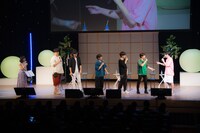 「『モブサイコ100 II』サイコヘルメット教の集い・スペシャルイベント2019夏」の様子。