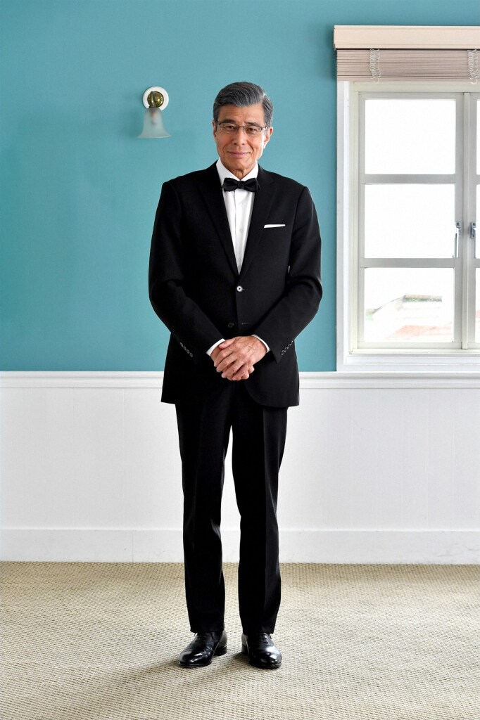 謎の紳士に扮した舘ひろし。(c)TBS