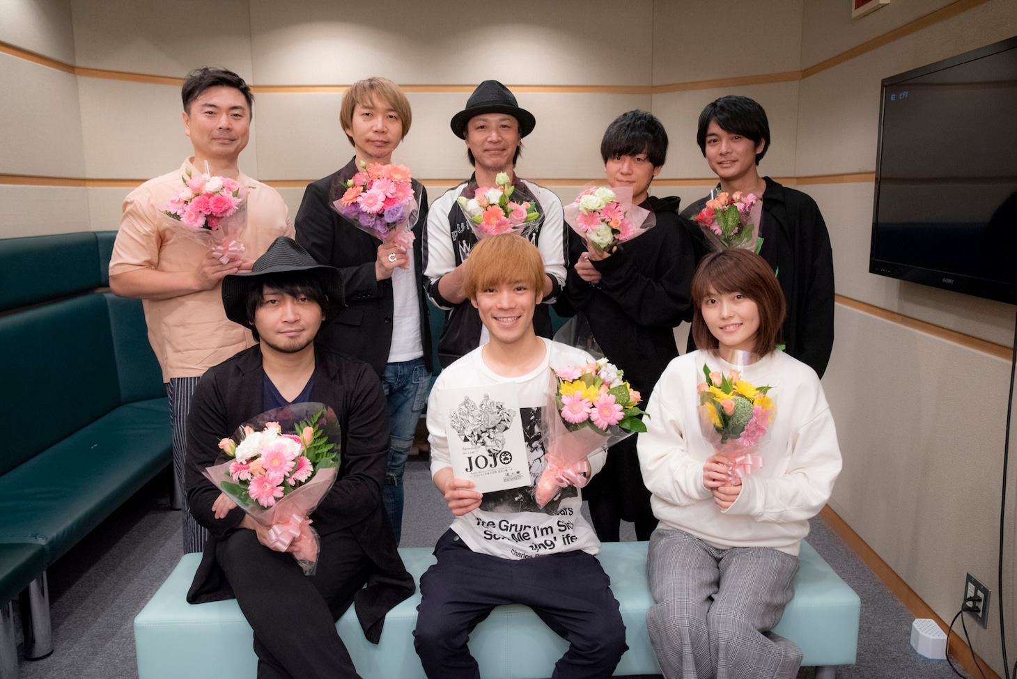 上段左から小松史法、諏訪部順一、鳥海浩輔、山下大輝、榎木淳弥。下段左から中村悠一、小野賢章、千本木彩花。