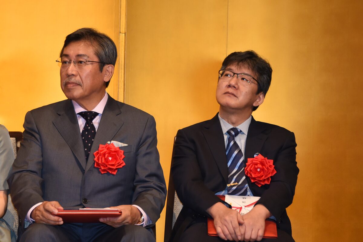 講談社漫画賞の贈呈式 春場ねぎ 赤松先生に選んでもらえたことは僕にとって特別 イベントレポート コミックナタリー 講談社漫画賞の贈呈式 春場ねぎ 赤松先生に選んでもらえたことは僕にとって特別 イベントレポート コミックナタリー