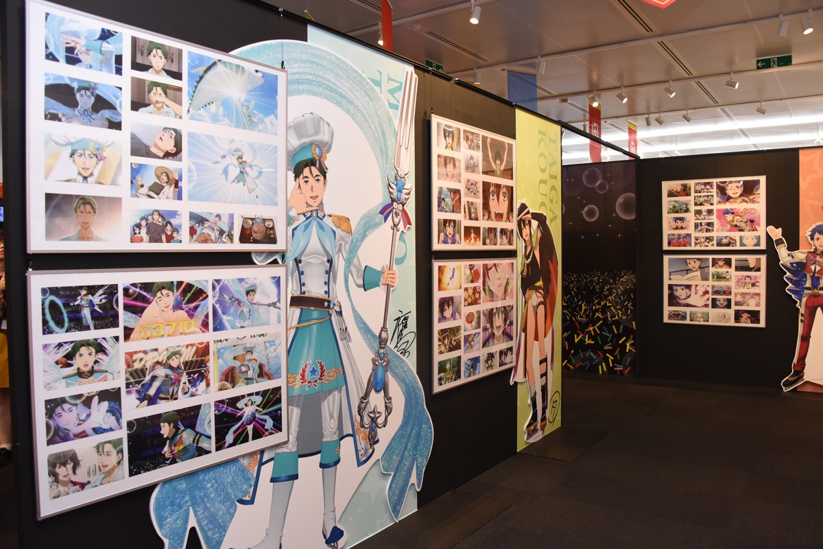 「プリズムスタァミュージアム」内「プリズムスタァ名鑑」エリアの様子。