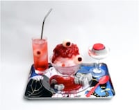 丸尾末広をテーマにしたデザートセット。