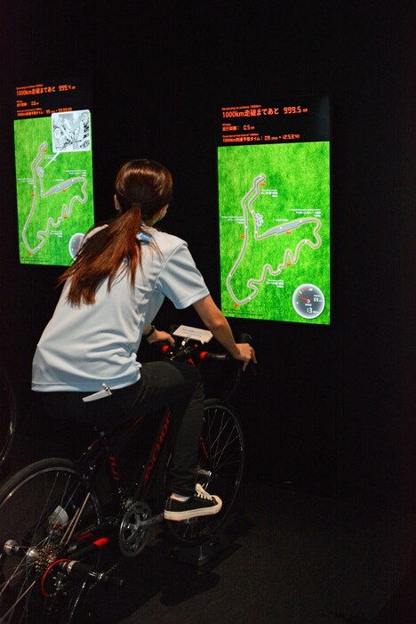 第2章「トレーニング」のコーナーより。「弱虫ペダル」のトレーニングを体感することができる。