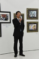 会場で挨拶する集英社の廣野眞一常務取締役。