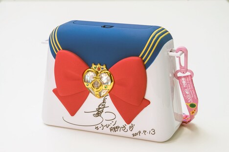 スーパーセーラームーンをモチーフにしたポップコーンバケツ。(c)Naoko Takeuchi