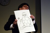 荒達哉が「もしも天津向が作中に出てきたら？」をテーマに即興で描いたイラストを持つ天津向。