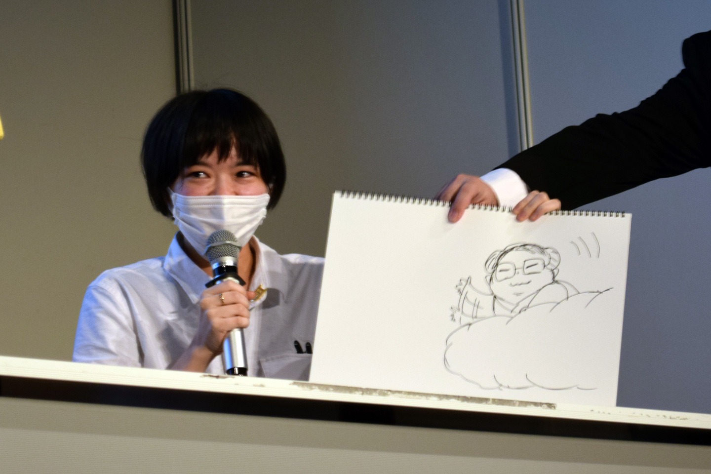 西修が「もしもチャンピオン前編集長の沢考史が作中に出てきたら？」をテーマに即興で描いたイラスト。「仙人みたいなイメージで、みんなが困ってるとフワーって来て、鶴の一声を言って去っていくイメージなので」と解説。