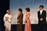 左からIKKO、中村倫也、黒木華、高橋一生。