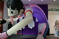 ドリームプロジェクトで制作された渡辺航「弱虫ペダル」御堂筋翔の巨大バルーン。