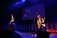 「『蒼穹のファフナー』シリーズ 15周年記念イベント～in 尾道～」のangelaによるライブパフォーマンスの様子。（写真：山口正人）