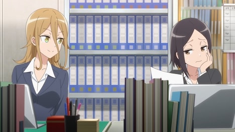 「ダンベル何キロ持てる？」の場面カット。