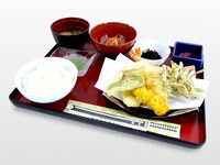 「協力者の家で出た!? 『傷を癒す藤の花定食～天ぷらを添えて」