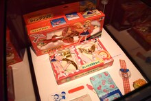 彩花みんの所蔵グッズ。(c)彩花みん/集英社