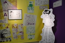 「ルナティック雑技団」のコーナー。愛咲ルイと記念撮影を楽しもう。(c)岡田あ～みん/集英社