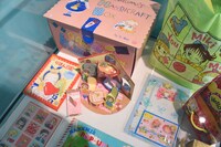 「特別展 りぼん 250万りぼんっ子▼大増刊号」の「ふろくファンルーム」の様子。