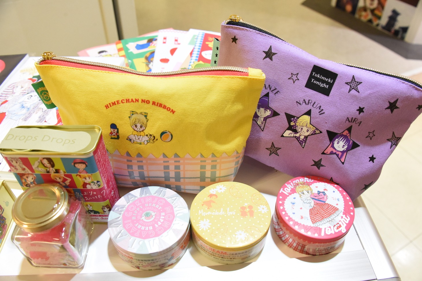 「特別展 りぼん 250万りぼんっ子▼大増刊号」の特設ショップで販売されているグッズ。