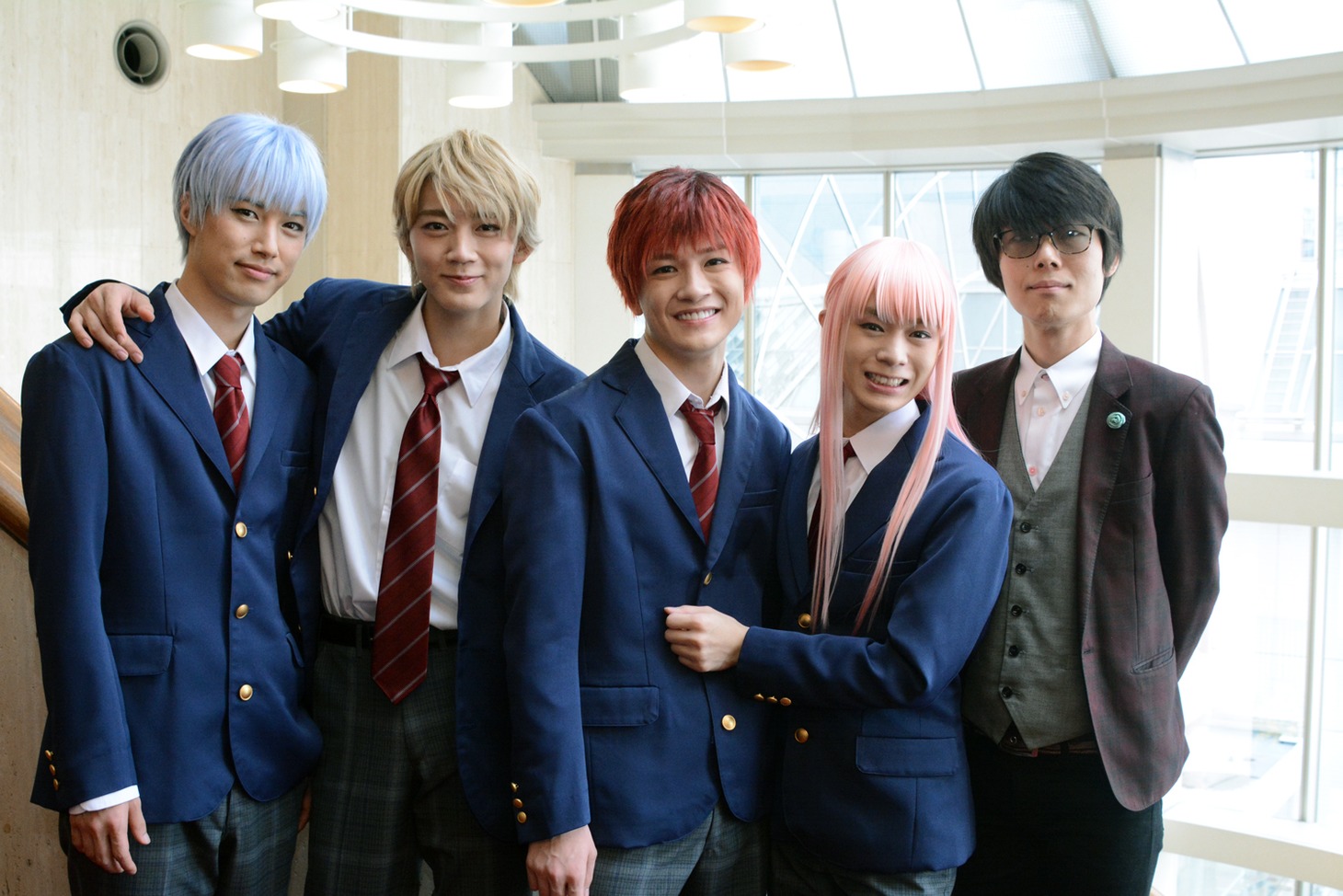 「SCHOOL STAGE『ここはグリーン・ウッド』」初日会見より。左から手塚忍役の影山達也、池田光流役の長妻怜央、蓮川一也役の小西成弥、如月瞬役の大平峻也、脚本・演出のほさかよう。