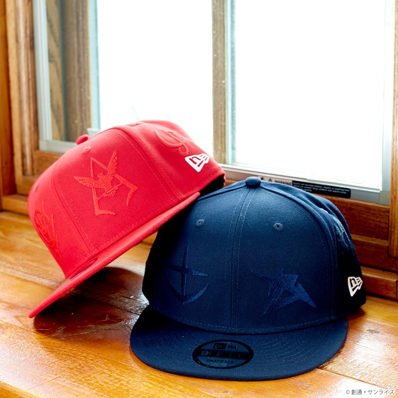 「STRICT-G × New Era 9FIFTY『機動戦士ガンダム』40周年記念 」アムロモデルとシャアモデル。