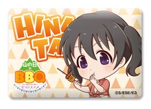 「『ヤマノススメ サードシーズン』バーベキューパーティーin山の日」で販売される「トレーディングイベントピンバッジ」。